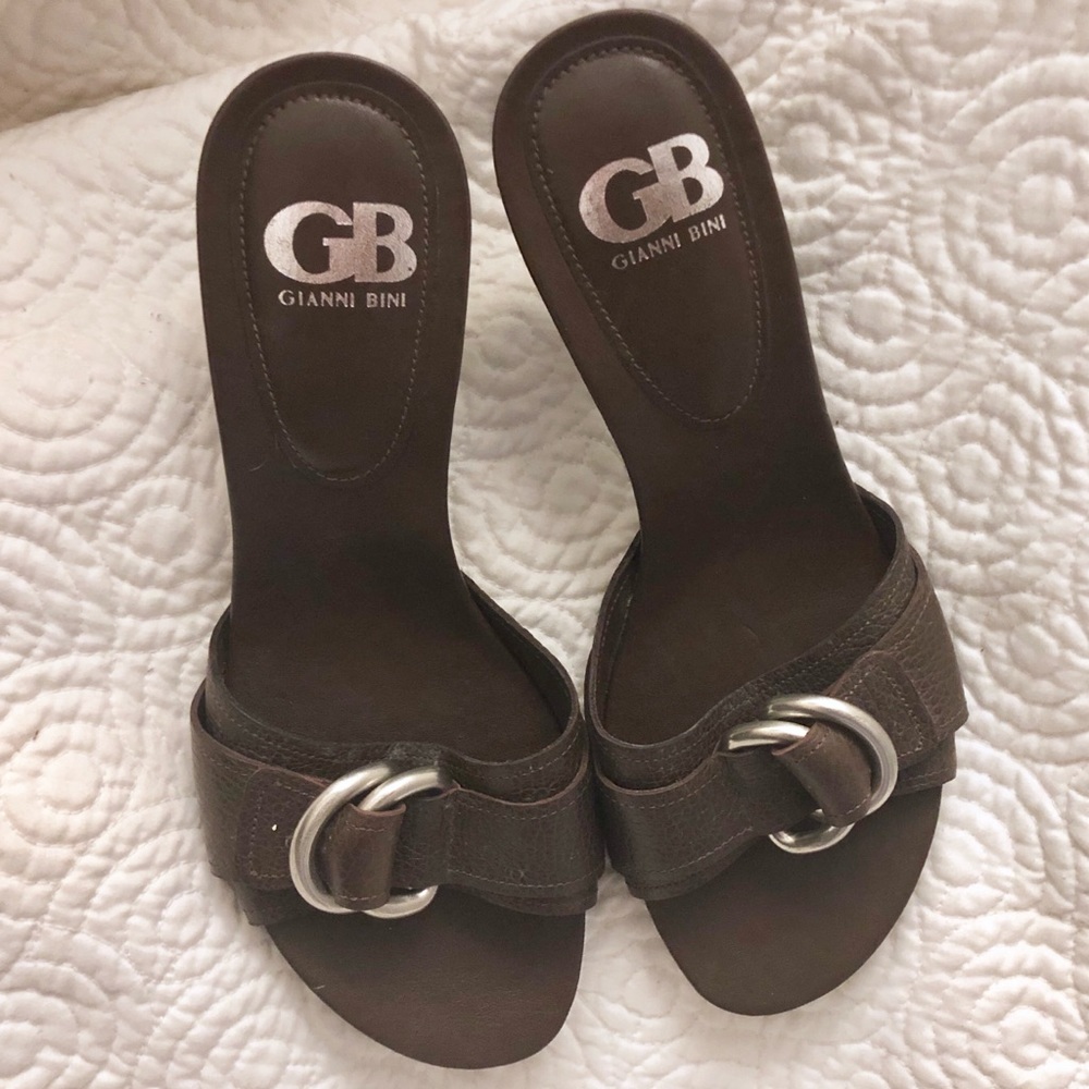 Gianni Bini Brown Kitten Heels with Buckle